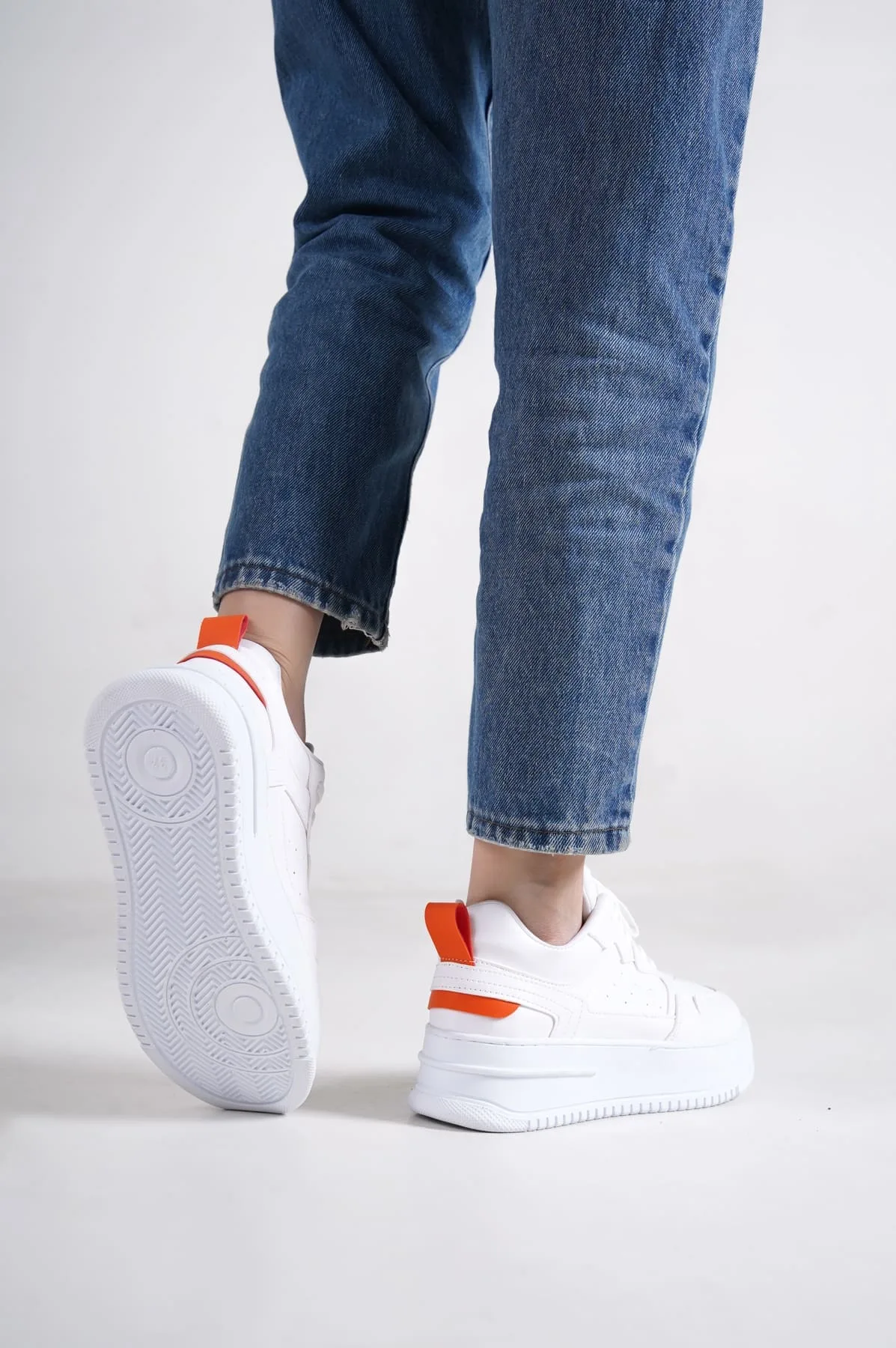 ALESSİ Bağcıklı Ortopedik Taban Kadın Sneaker - Beyaz/Turuncu