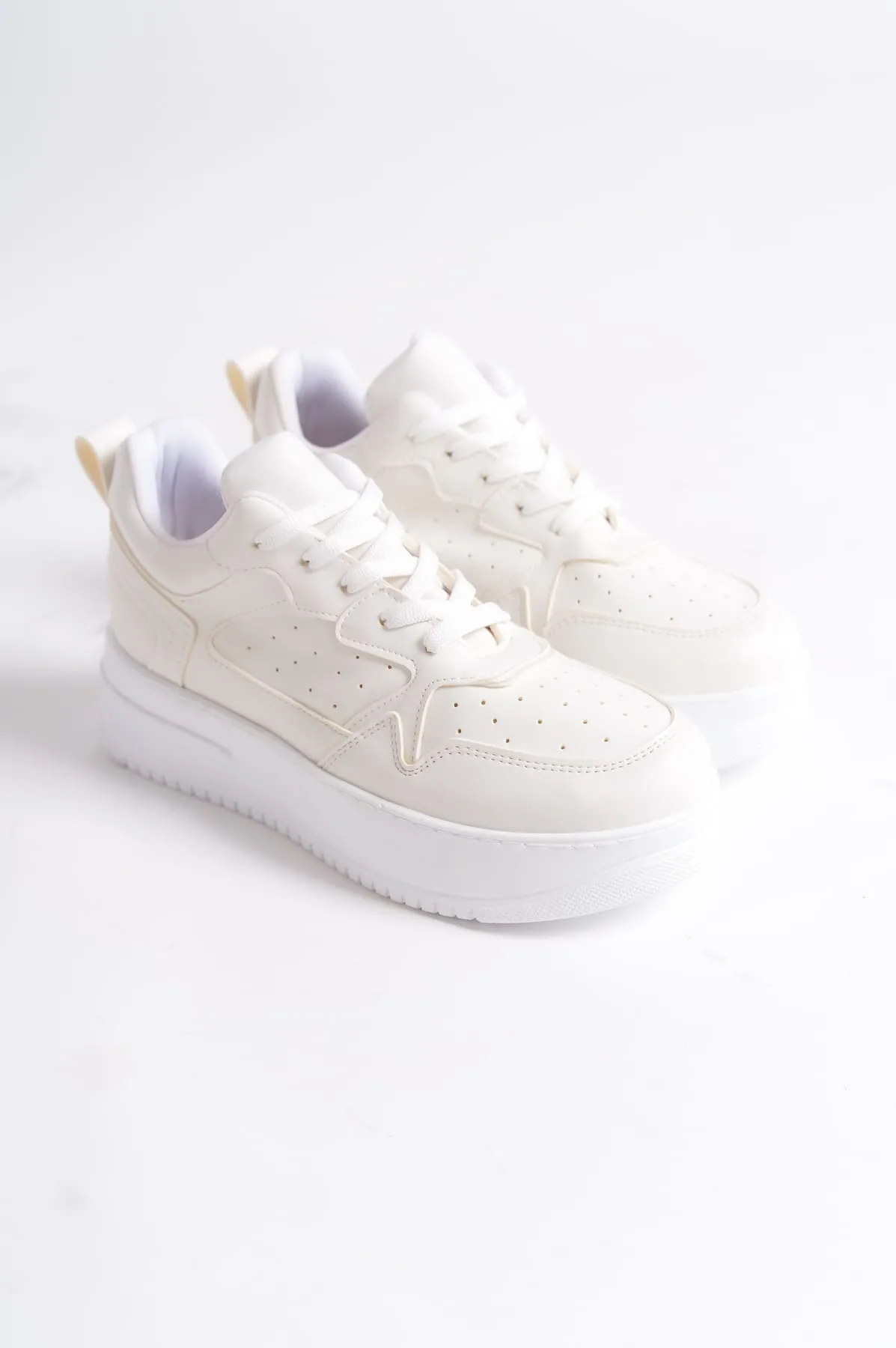 ALESSİ Bağcıklı Ortopedik Taban Kırık Beyaz Kadın Sneaker