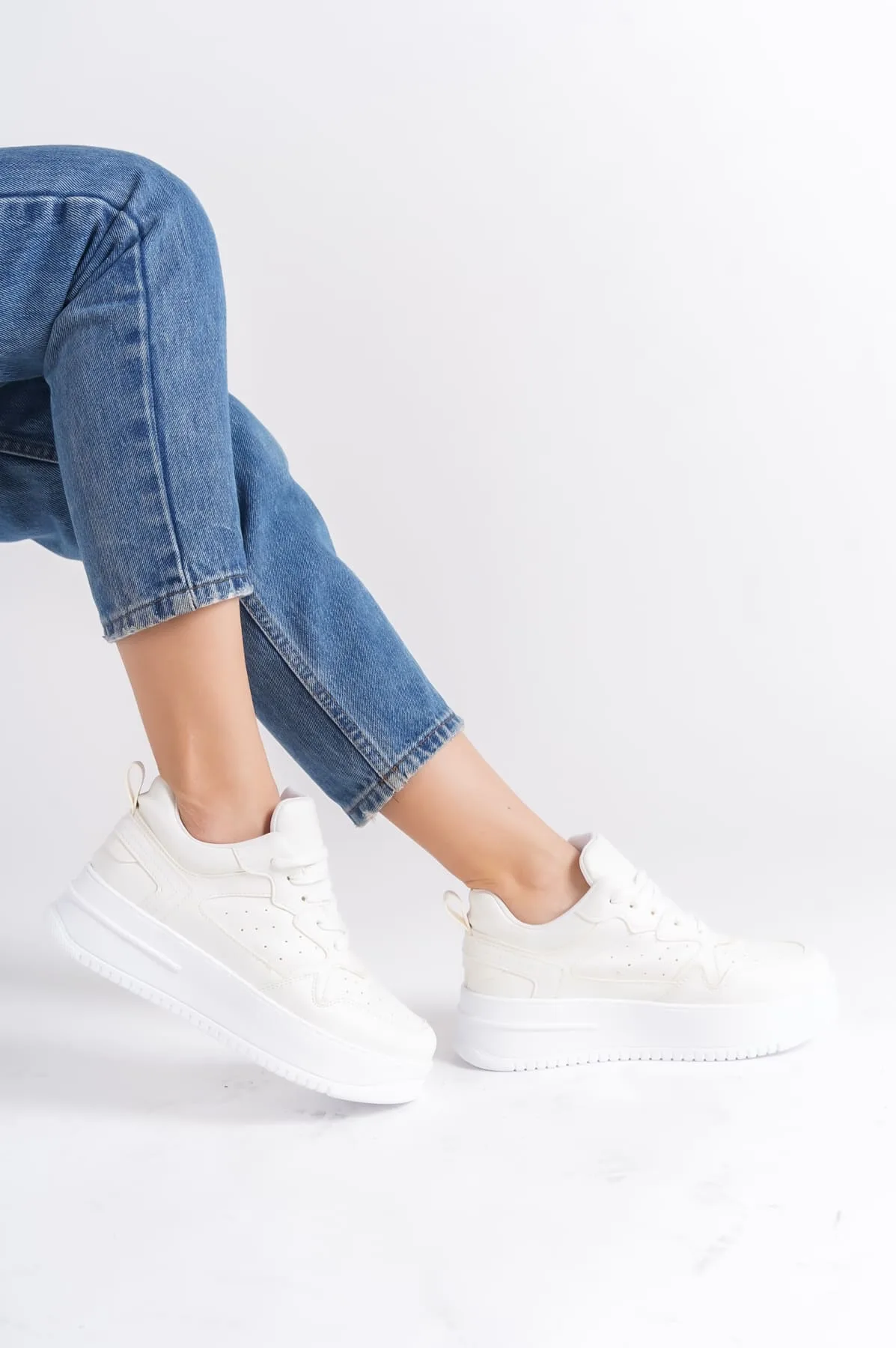 ALESSİ Bağcıklı Ortopedik Taban Kırık Beyaz Kadın Sneaker
