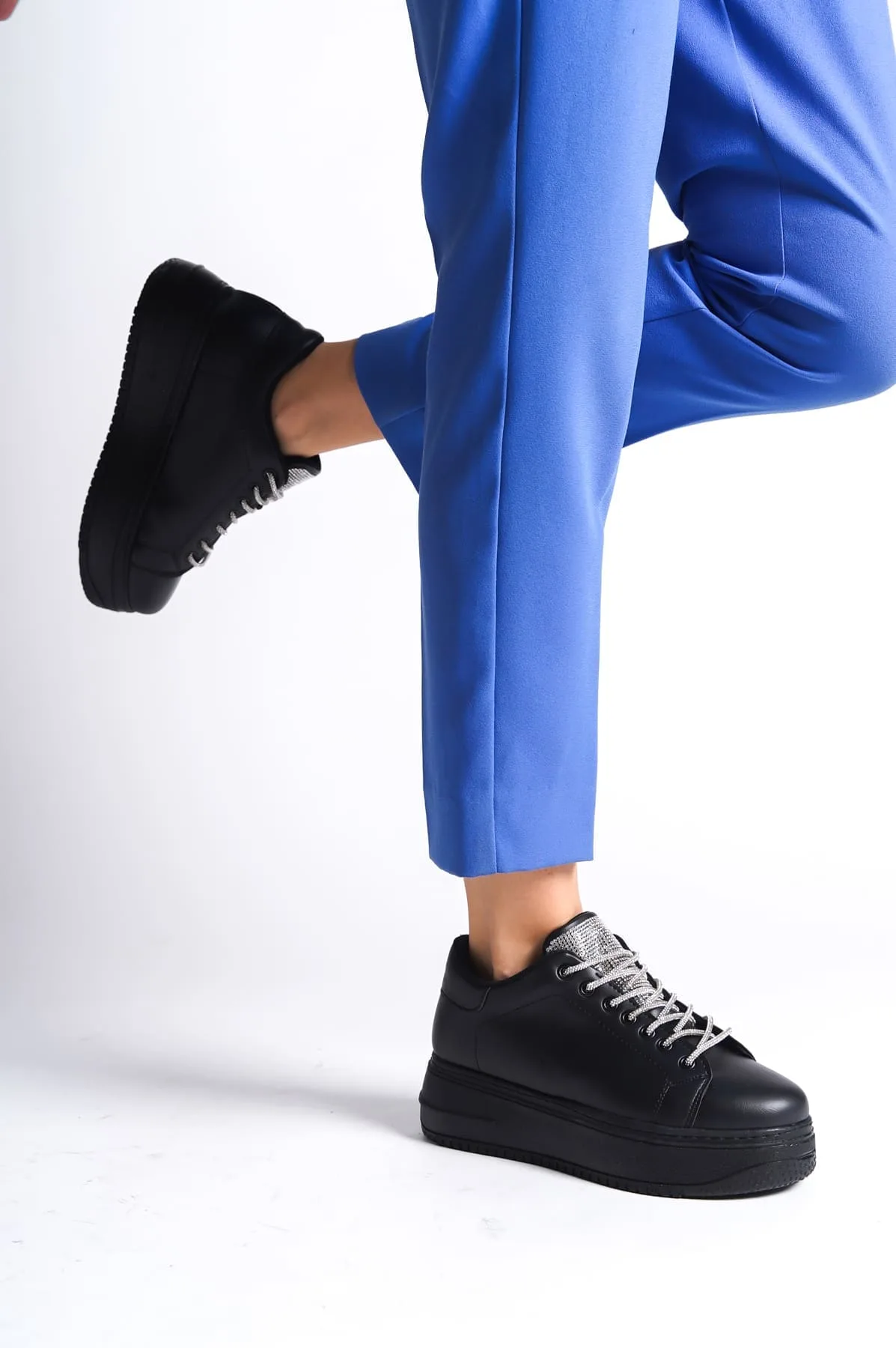 DELLA Bağcıklı Ortopedik Taban Taşlı Siyah Kadın Sneaker