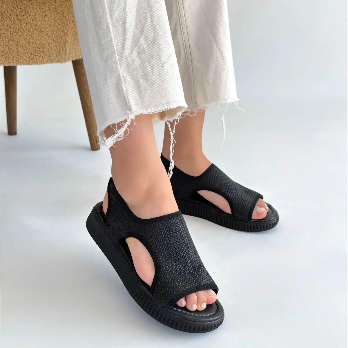 Erbilden Wayi Siyah Hasır Cilt Sandalet, Bağcıksız 2 cm Topuk