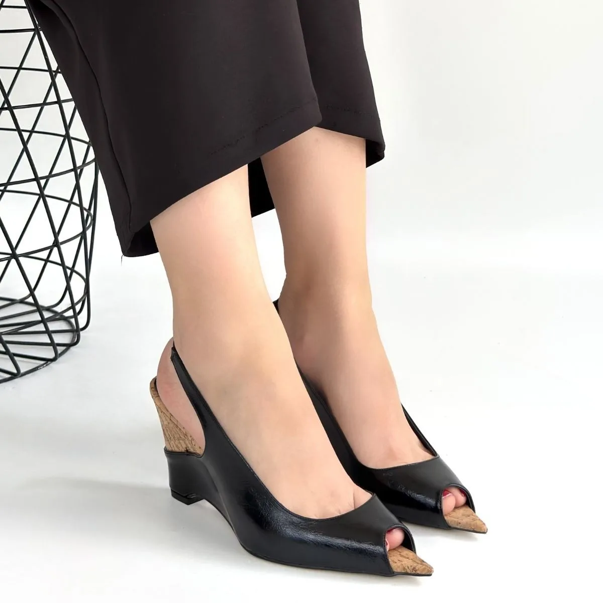 Nemba Siyah Rugan Dolgu Topuk Ayakkabı Kadın Peep Toe Slingback