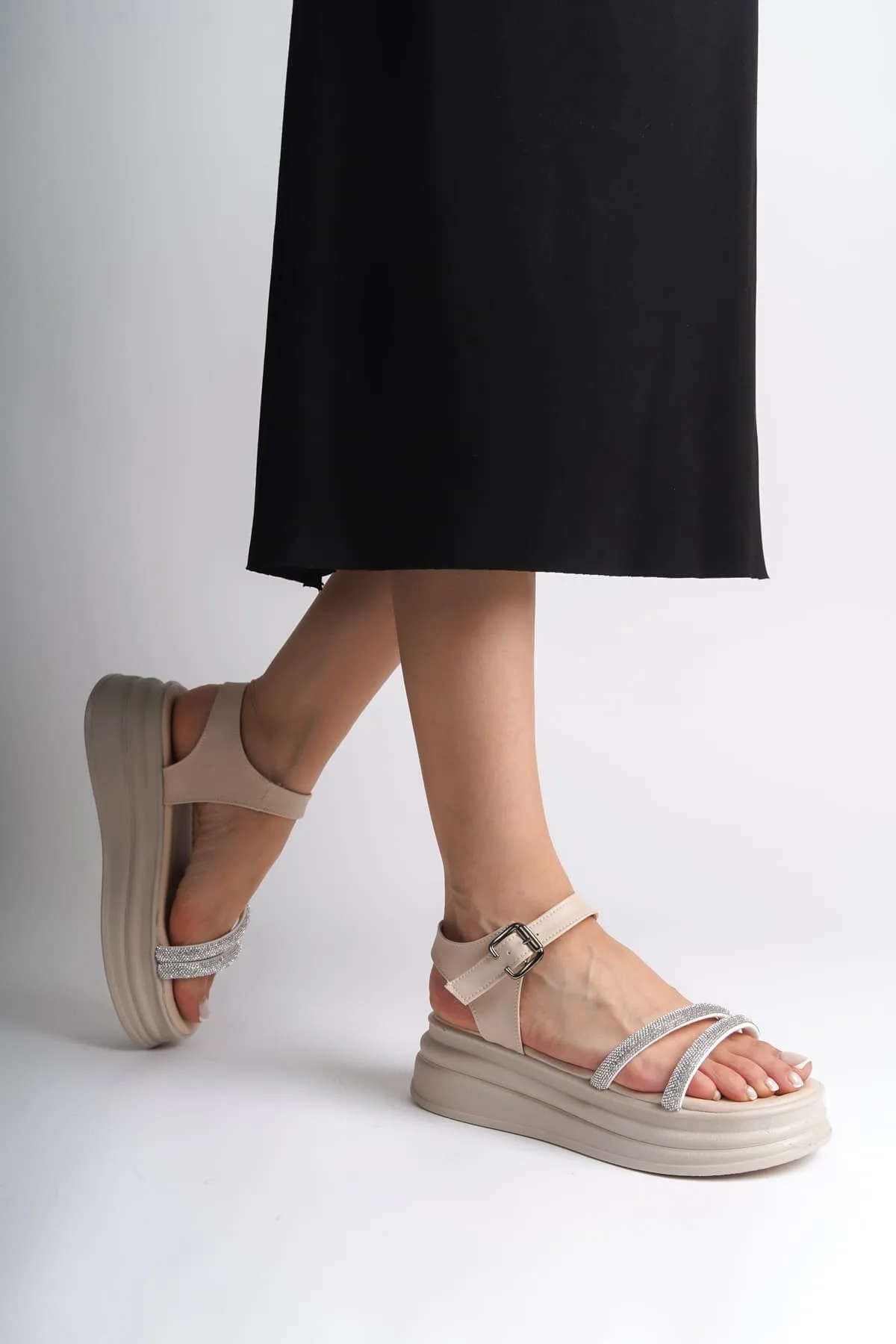 ZLOHE Kalın Tokalı Taşlı Şeritli Ortopedik Krem Kadın Sandalet